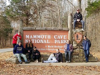 students posing in front of Mammoth Cave park sign